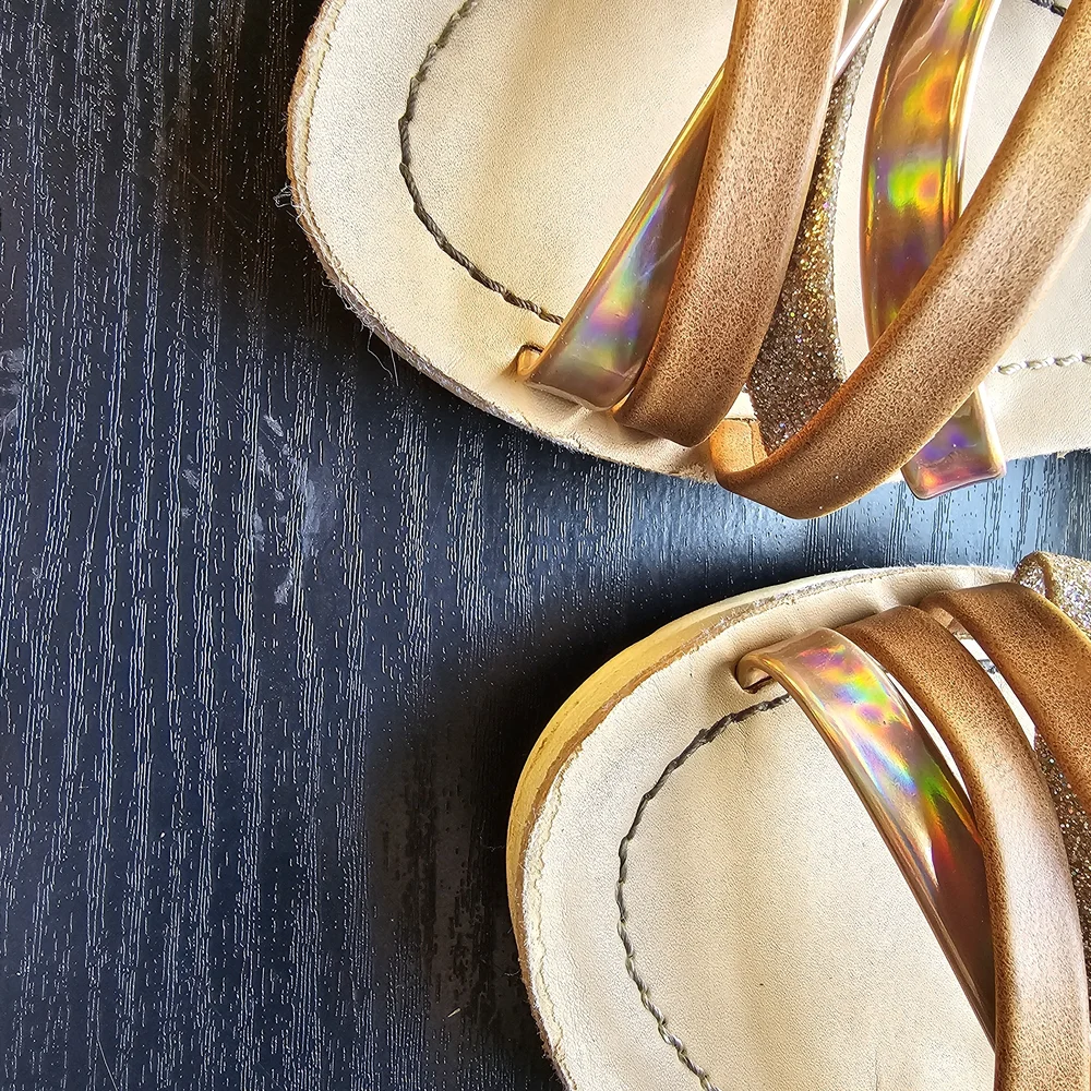 Cynthia Rowley Tan and Gold Strappy Sandals Girls/Youth Sz 2